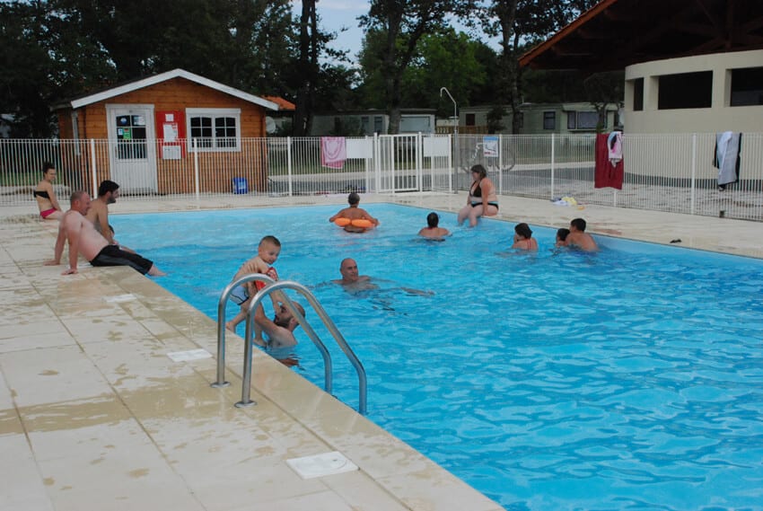 achat de mobil home gironde dans un camping avec piscine